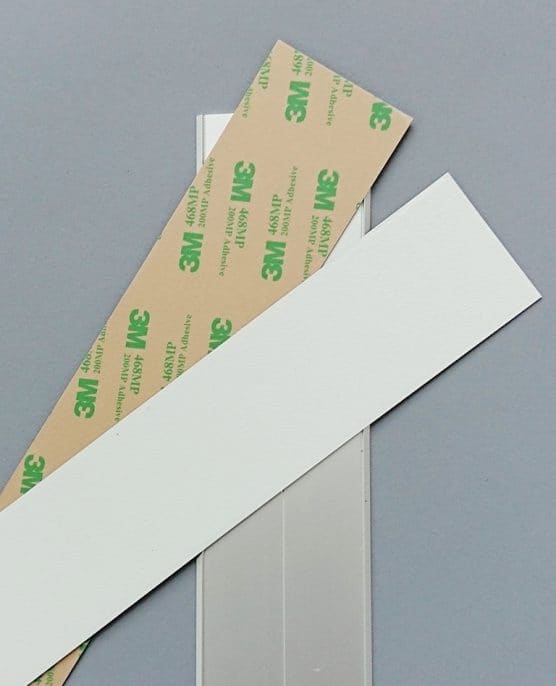 Tactile Flooring ledstråk aluminium 2 mm aluminiumprofil, vit kontrastremsa fram och baksida